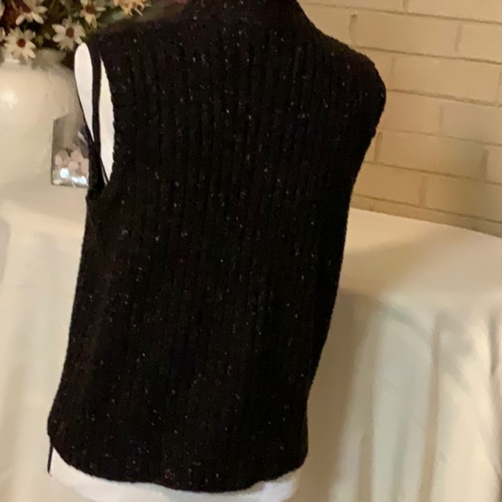 Vest - Picture 3 of 4